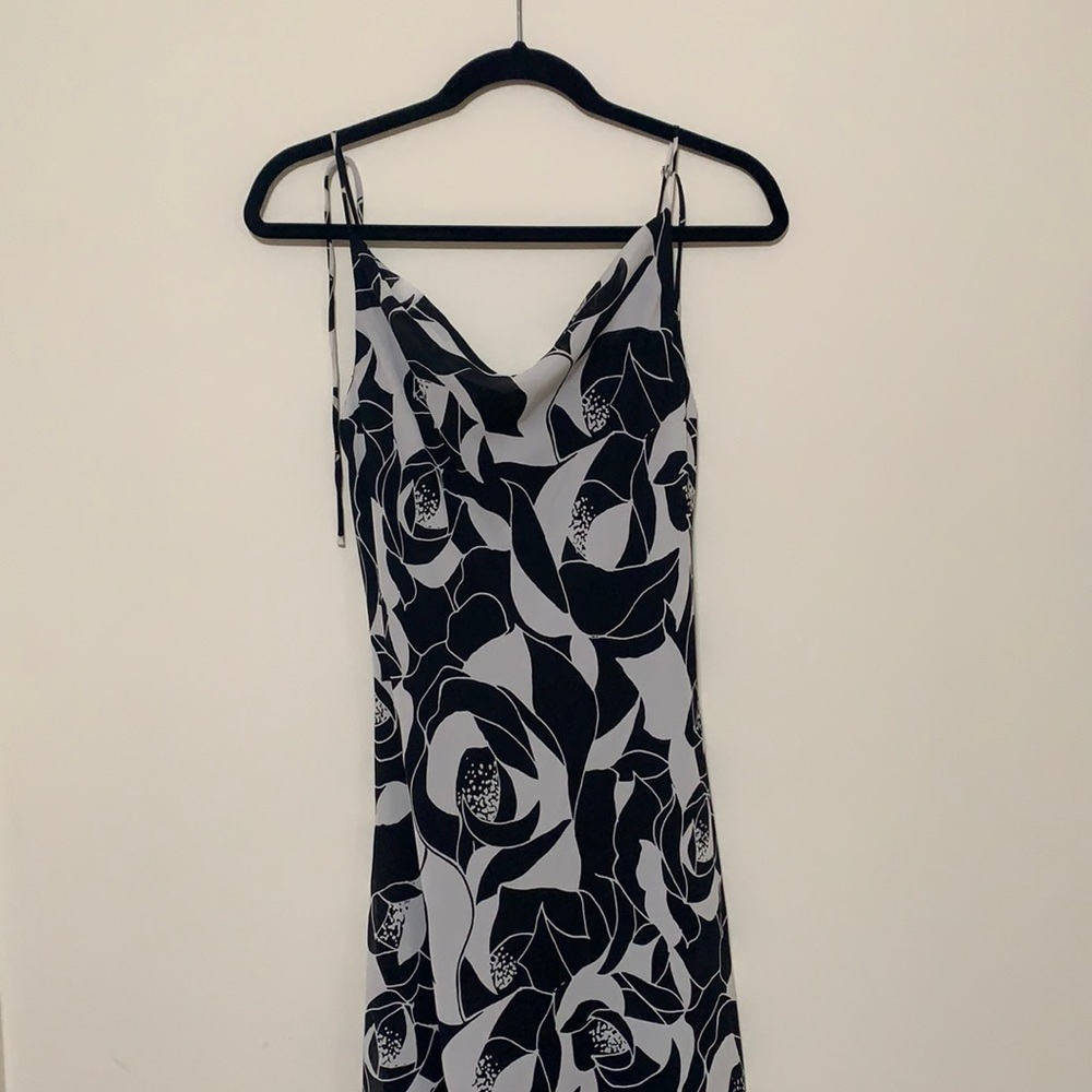 Black and White Flowy Women’s Dress